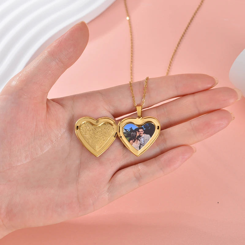 Personalisierbare Herzmedaillon-Kette – mit Foto oder Foto & Gravur | In 3 Varianten | Edelstahl oder Gold