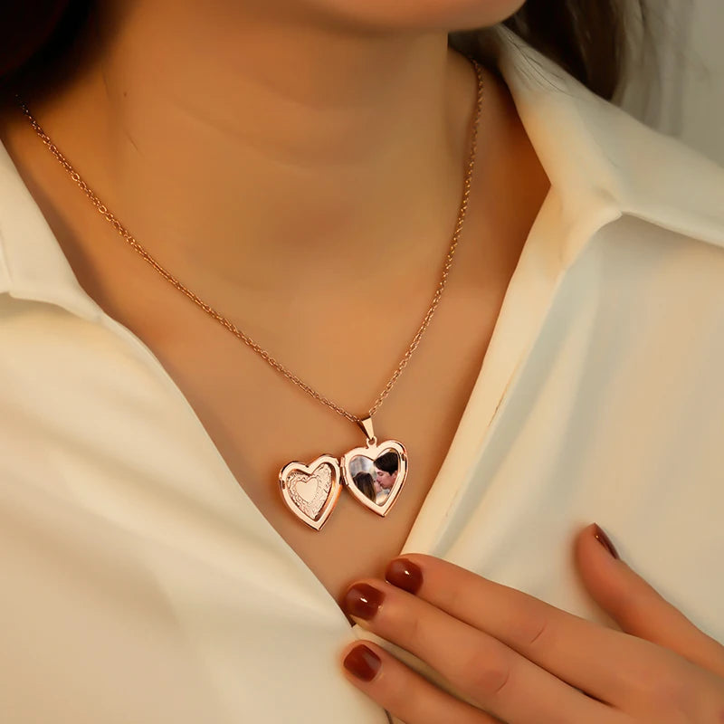 Personalisierbare Herzmedaillon-Kette – mit Foto oder Foto & Gravur | In 3 Varianten | Edelstahl oder Gold